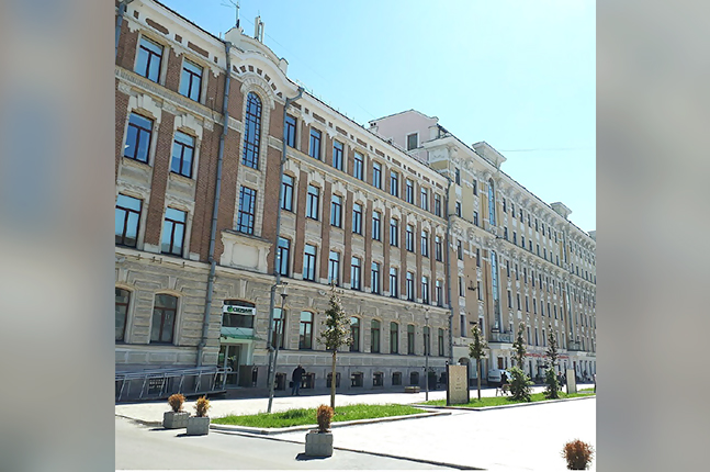 Аренда торговой площади в Москве, в БЦ Смоленский бульвар 4. Возле метро Смоленская, Парк культуры. Москва г, Смоленский б-р, д 4. Площадь: 384.11 кв.м. Цена: 1 900 000 руб