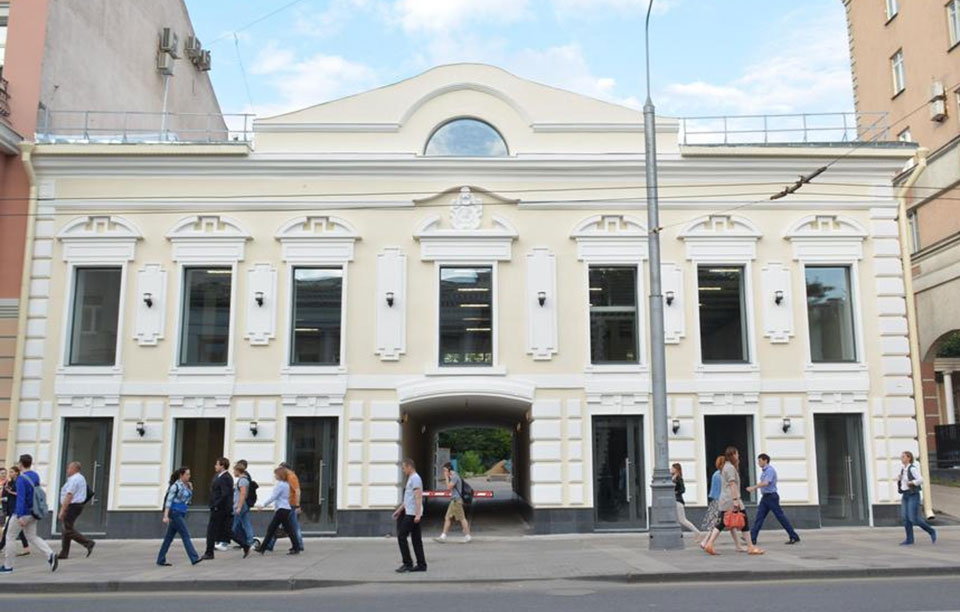 Аренда особняка в Москве. Возле метро Новослободская. Москва, Долгоруковская ул, д 32. Площадь: 110.30 кв.м. Цена: 390 000 руб