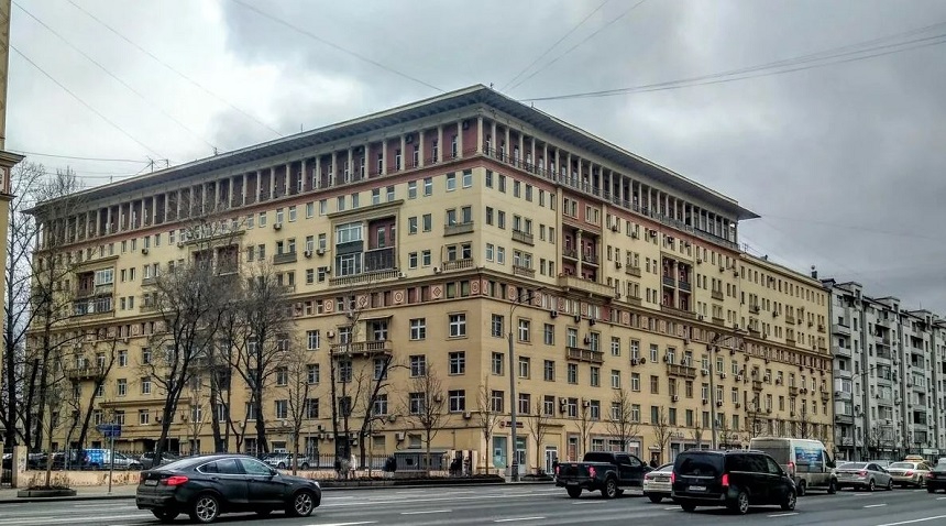 Аренда торговой площади в Москве, в жилом доме. Возле метро Курская. Москва г, Земляной Вал ул, д 23 стр. 1. Площадь: 176.60 кв.м. Цена: 1 150 000 руб