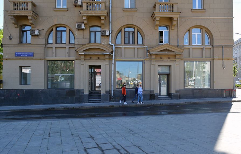 Продажа торговой площади в Москве, в жилом доме. Возле метро Чкаловская. Москва г, Земляной Вал ул, д 39/1 с1. Площадь: 42.90 кв.м. Цена: 107 640 000 руб