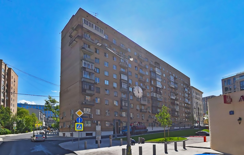 Аренда офиса в Москве, в жилом доме. Возле метро Смоленская (голубая). Москва г, Смоленский 1-й пер, д 24. Площадь: 200.00 кв.м. Цена: 190 000 руб