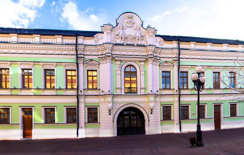 Аренда торговой площади в Москве, в жилом доме. Возле метро Арбатская. Москва г, Арбат ул, д 39. Площадь: 99.30 кв.м. Цена: 784 470 руб