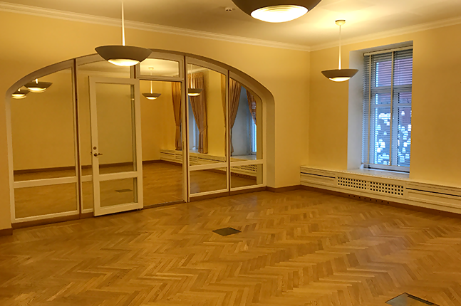 Аренда офиса в Москве, в БЦ Столешников 14. Возле метро Охотный ряд. Москва г, Столешников пер, д 14. Площадь: 195.00 кв.м. Цена: 690 625 руб