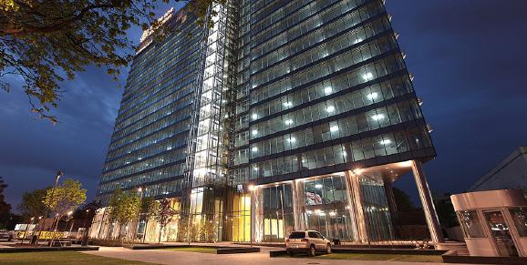 Аренда торговой площади в БЦ Mebe One Khimki Plaza. Возле метро Беломорская. Химки г, Ленинградская ул, д 25. Площадь: 541.16 кв.м. Цена: 1 127 000 руб