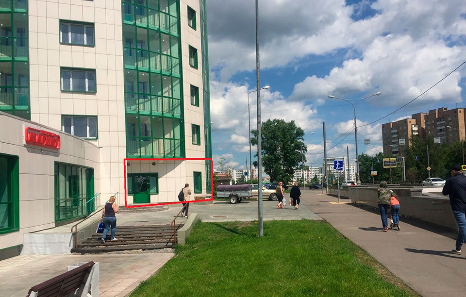 Аренда торговой площади в Москве, в жилом доме. Возле метро Ховрино. Москва г, Зеленоград, д к. 848 А. Площадь: 210.00 кв.м. Цена: 280 000 руб