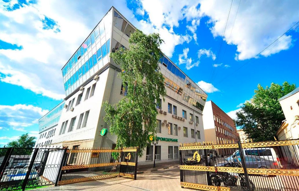 Аренда офиса в Москве, в БЦ Крымский Вал. Возле метро Октябрьская. Москва г, Крымский Вал ул, д 3 с2. Площадь: 900.00 кв.м. Цена: 1 875 000 руб