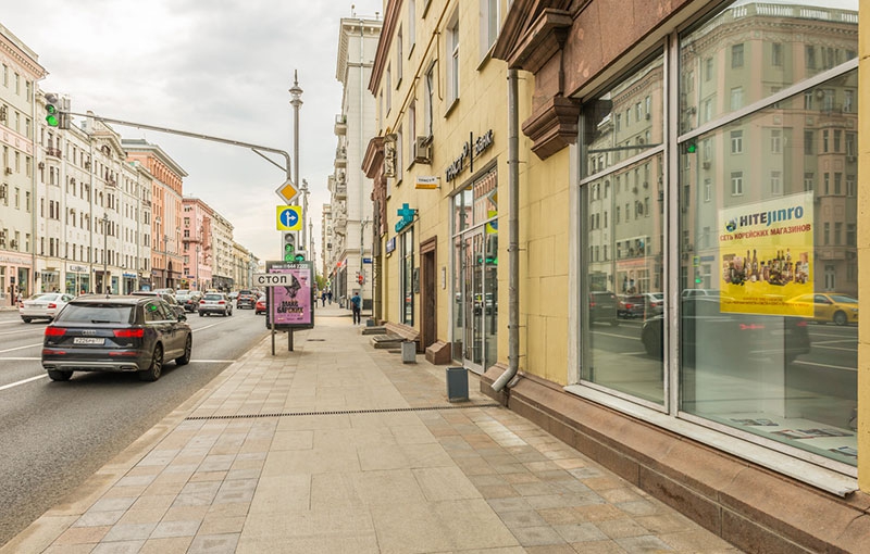 Аренда торговой площади в Москве, в жилом доме. Возле метро Маяковская. Москва г, Тверская-Ямская 1-я ул, д 13 стр. 1. Площадь: 100.50 кв.м. Цена: 500 000 руб
