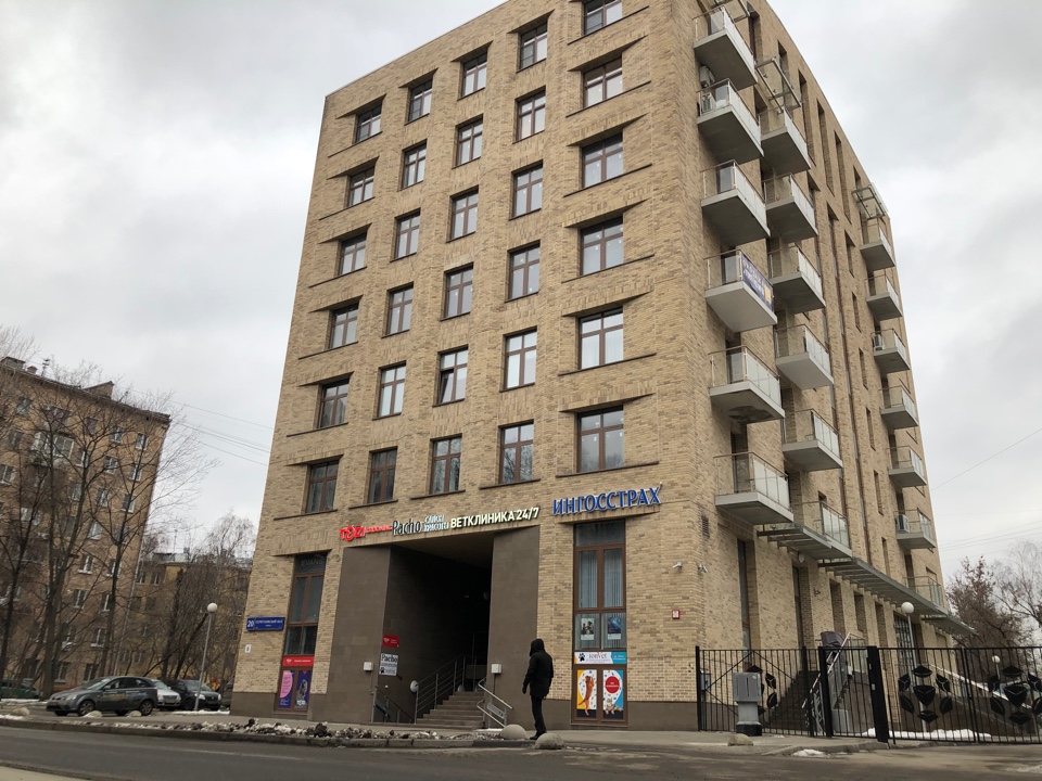 Аренда торговой площади в Москве, в жилом доме. Возле метро Тульская. Москва г, Серпуховский Вал ул, д 20. Площадь: 120.00 кв.м. Цена: 400 000 руб