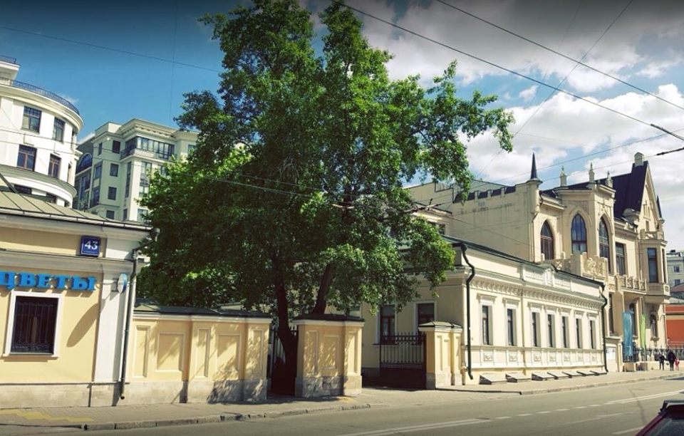 Аренда особняка в Москве. Возле метро Полянка. Москва г, Полянка Б. ул, д 43 с2. Площадь: 580.00 кв.м. Цена: 1 160 000 руб