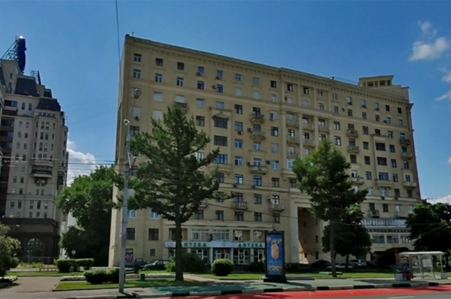 Аренда торговой площади в Москве, в жилом доме. Возле метро Смоленская. Москва г, Новый Арбат ул, д 31/12. Площадь: 249.30 кв.м. Цена: 850 000 руб