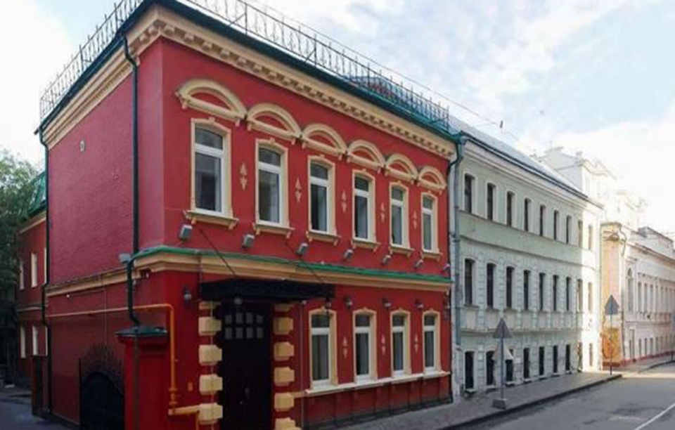 Продажа особняка в Москве. Возле метро Сретенский бульвар. Москва г, Милютинский пер, д 15. Площадь: 853.00 кв.м. Цена: 540 000 000 руб