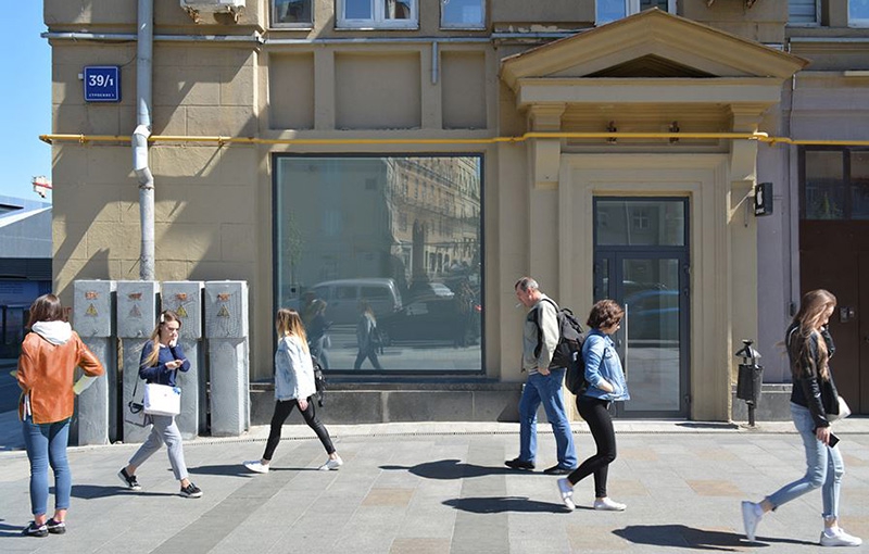 Продажа торговой площади в Москве, в жилом доме. Возле метро Чкаловская. Москва г, Земляной Вал ул, д 39/1 с1. Площадь: 298.00 кв.м. Цена: 290 820 000 руб