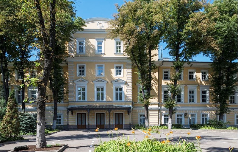 Аренда офиса в Москве. Возле метро Кропоткинская. Москва г, Знаменский Б. пер, д 2 стр. 3. Площадь: 415.00 кв.м. Цена: 1 487 083 руб