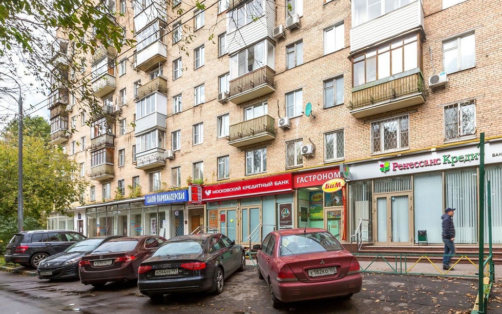 Аренда торговой площади в Москве, в жилом доме. Возле метро Багратионовская. Москва, Сеславинская ул, д 16 к.1. Площадь: 195.00 кв.м. Цена: 650 000 руб