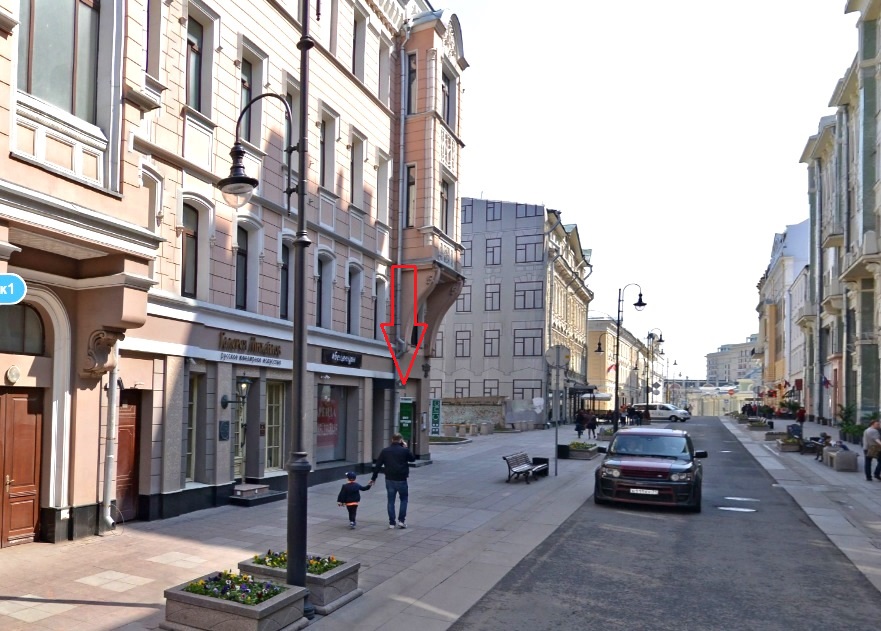 Аренда торговой площади в Москве, в жилом доме. Возле метро Театральная. Москва, Дмитровка Б. ул, д 16 к.1. Площадь: 342.60 кв.м. Цена: 650 000 руб