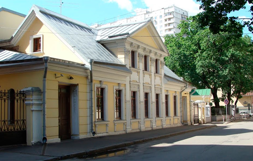 Аренда особняка в Москве. Возле метро Смоленская. Москва г, Левшинский Б. пер, д 15, стр. 1. Площадь: 448.00 кв.м. Цена: 1 437 333 руб
