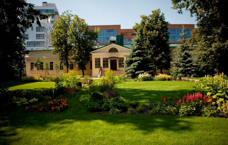 Продажа особняка в Москве. Возле метро Фрунзенская. Москва г, Усачева ул, д 1 стр. 1. Площадь: 1654.00 кв.м. Цена: $ 65 000 000