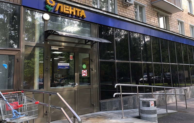 Продажа торговой площади в Москве, в жилом доме. Возле метро Кузьминки. Москва г, Есенинский б-р, д 1/26 корп. 1. Площадь: 1609.50 кв.м. Цена: 215 712 000 руб