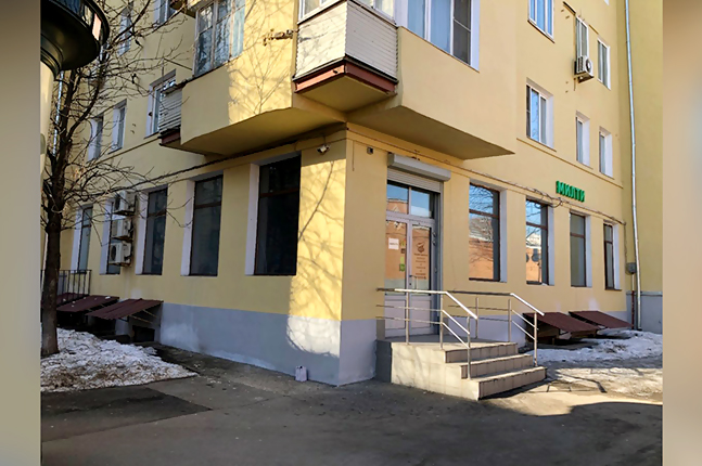 Аренда торговой площади в Москве, в жилом доме. Возле метро Комсомольская. Москва г, 1-й Басманный пер, д 5/20стр1. Площадь: 318.00 кв.м. Цена: 450 000 руб