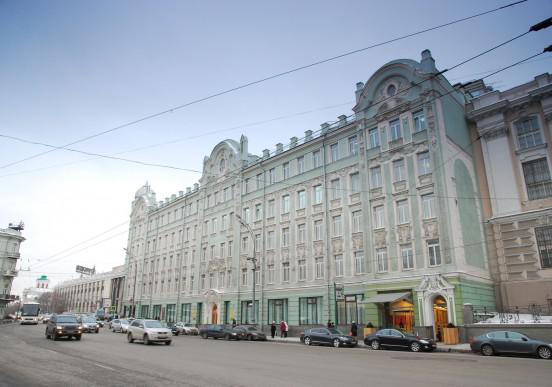Аренда офиса в Москве, в БЦ Деловой Дом Моховая. Возле метро Охотный ряд. Москва г, Воздвиженка ул, д 4/7 с2. Площадь: 102.00 кв.м. Цена: 479 400 руб