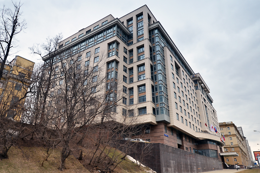 Продажа помещения свободного назначения в Москве. Возле метро Смоленская. Москва, Новый Арбат ул, д 32. Площадь: 92.10 кв.м. Цена: 59 278 110 руб
