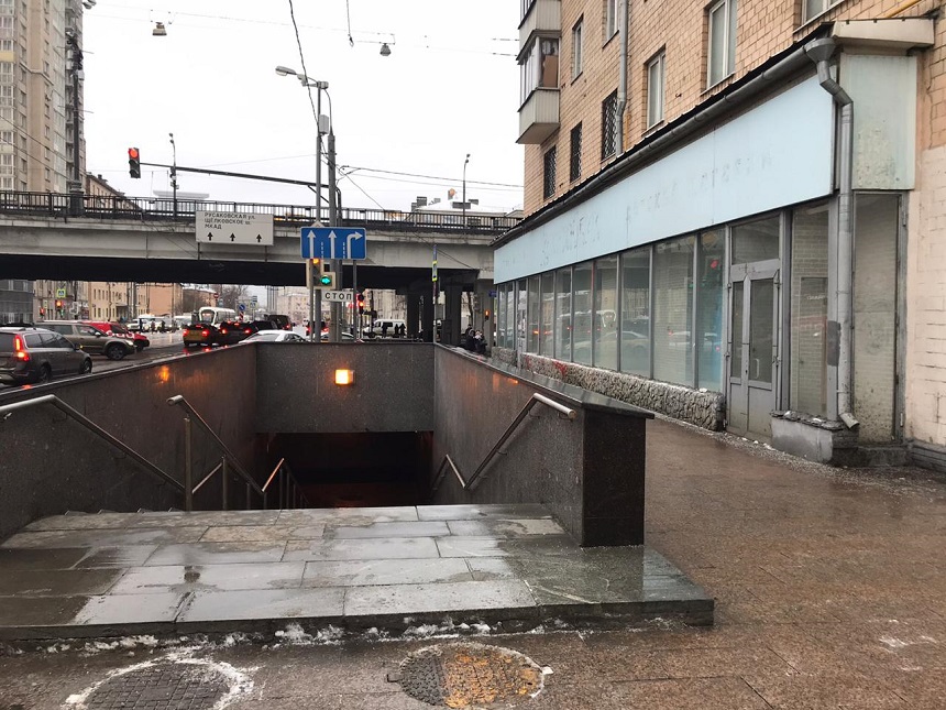 Аренда торговой площади в Москве, в жилом доме. Возле метро Красносельская. Москва г, Краснопрудная ул, д 38/2. Площадь: 890.00 кв.м. Цена: 1 780 000 руб