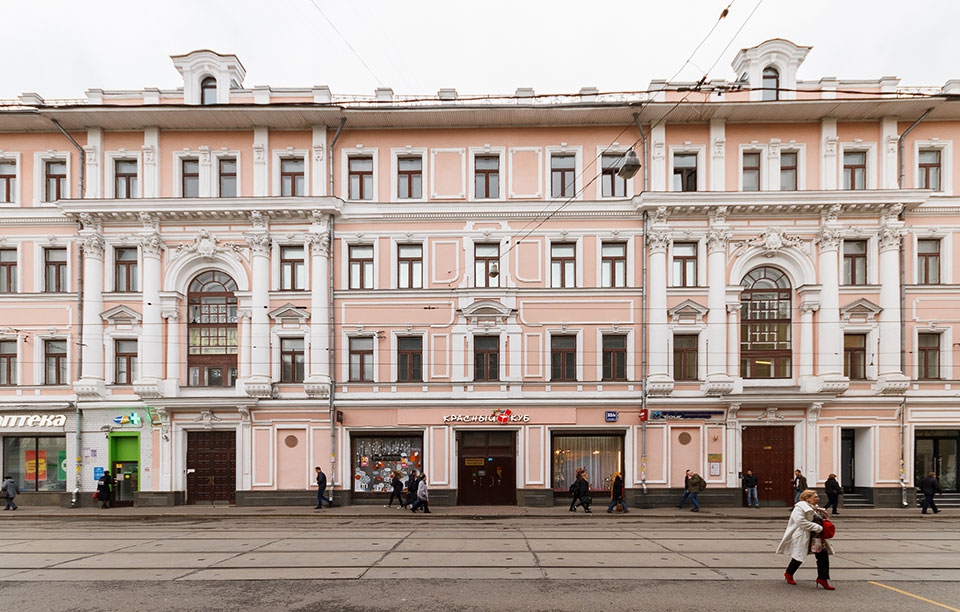 Продажа офиса в Москве, в жилом доме. Возле метро Бауманская. Москва г, Бауманская ул, д 33/2 с.1. Площадь: 150.00 кв.м. Цена: 45 000 000 руб
