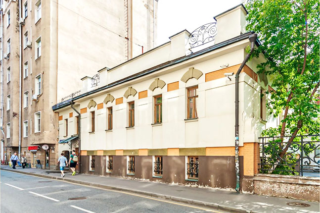 Аренда особняка в Москве, в На Трехпрудном. Возле метро Пушкинская. Москва г, Трехпрудный пер, д 9 с7. Площадь: 383.50 кв.м. Цена: 1 150 000 руб