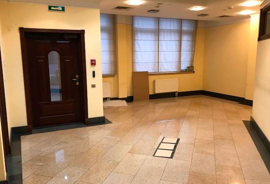 Аренда торговой площади в Москве, в жилом доме. Возле метро Октябрьская. Москва г, Шаболовка ул, д 10 к.1. Площадь: 187.70 кв.м. Цена: 375 400 руб