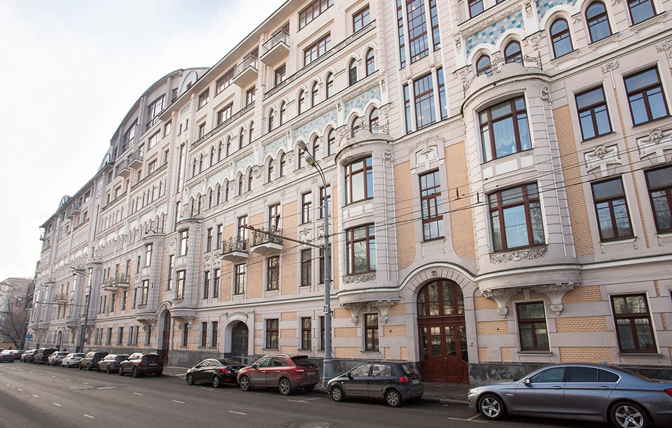 Аренда офиса в Москве, в жилом доме. Возле метро Арбатская. Москва, Гоголевский б-р, д 29. Площадь: 100.00 кв.м. Цена: 500 000 руб