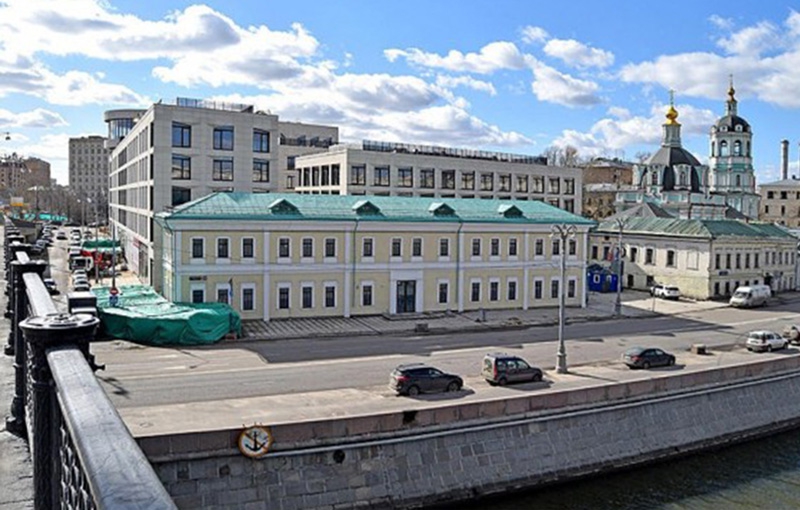 Продажа офиса в Москве, в жилом доме. Возле метро Новокузнецкая. Москва г, Садовническая наб, д вл 31 к5. Площадь: 868.00 кв.м. Цена: 249 999 600 руб