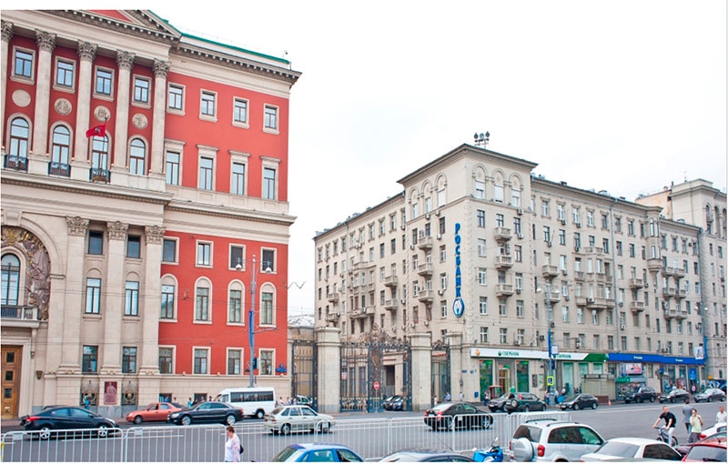 Аренда торговой площади в Москве, в жилом доме. Возле метро Тверская. Москва г, Тверская ул, д 15. Площадь: 456.00 кв.м. Цена: 1 300 000 руб
