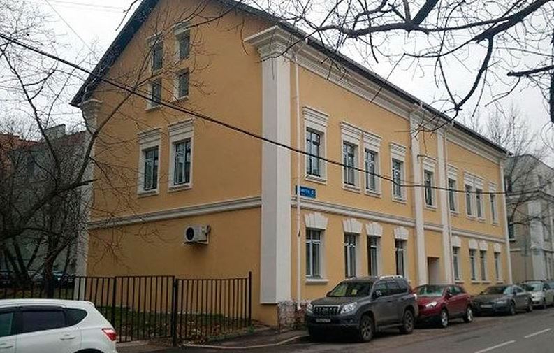 Аренда особняка в Москве. Возле метро Полянка. Москва г, Хвостов 1-й пер, д 11А. Площадь: 1000.00 кв.м. Цена: 2 500 000 руб