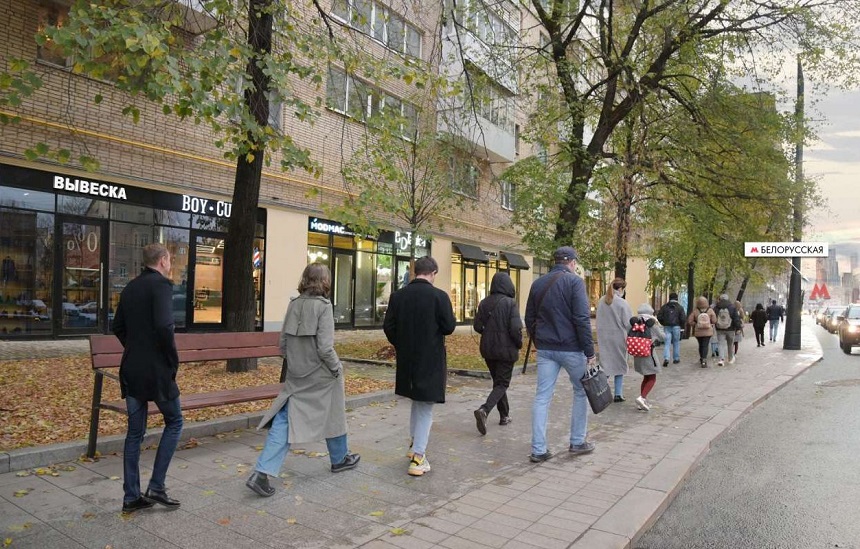 Аренда торговой площади в Москве, в жилом доме. Возле метро Белорусская. Москва г, Лесная ул, д 10-16. Площадь: 201.80 кв.м. Цена: 400 000 руб
