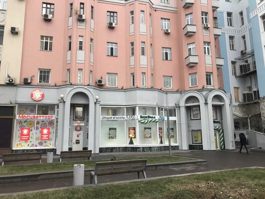 Продажа торговой площади в Москве, в жилом доме. Возле метро Смоленская (голубая). Москва г, Новый Арбат ул, д 20. Площадь: 187.00 кв.м. Цена: 120 000 000 руб