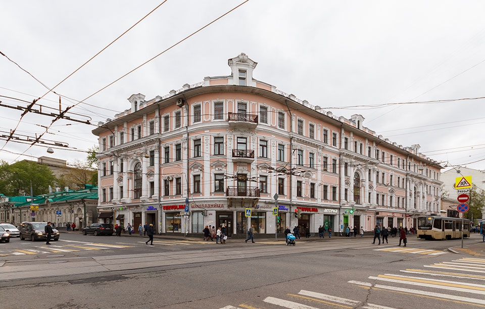Аренда офиса в Москве, в жилом доме. Возле метро Бауманская. Москва г, Бауманская ул, д 33/2 с.1. Площадь: 150.00 кв.м. Цена: 250 000 руб