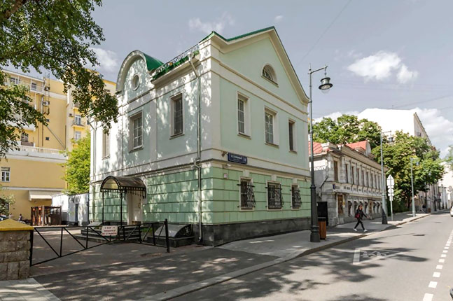 Продажа особняка в Москве. Возле метро Баррикадная. Москва г, Вспольный пер, д 11. Площадь: 249.80 кв.м. Цена: 165 000 000 руб
