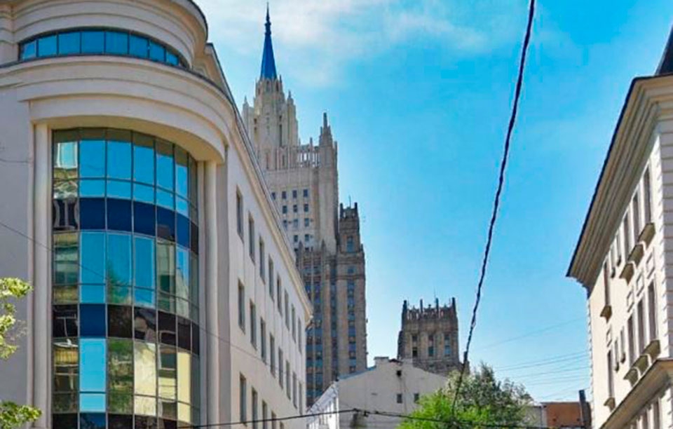 Аренда офиса в Москве. Возле метро Смоленская. Москва г, Плотников пер, д 17. Площадь: 524.00 кв.м. Цена: 1 965 000 руб