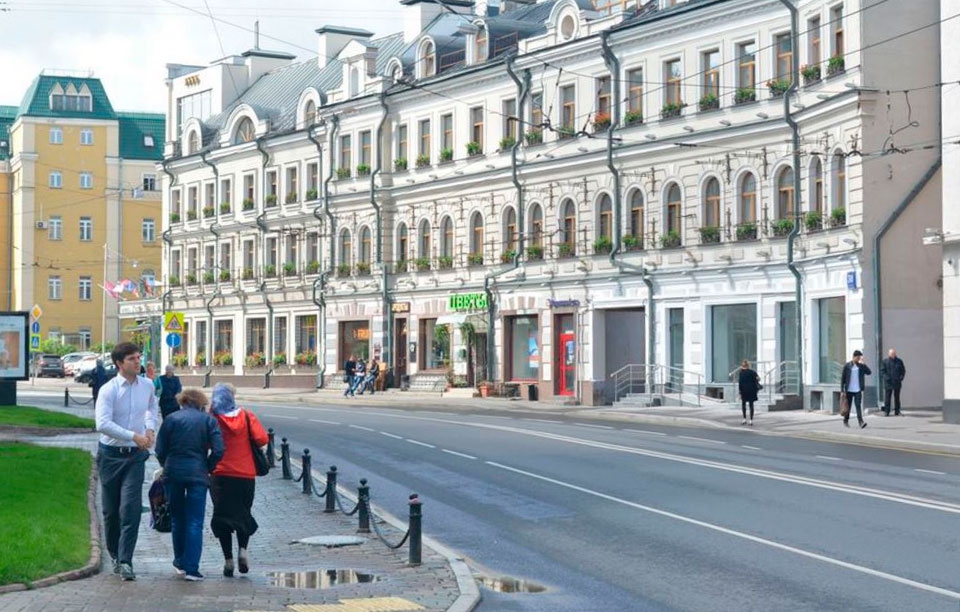 Аренда торговой площади в Москве. Возле метро Парк культуры. Москва, Остоженка ул, д 30 с.1. Площадь: 150.90 кв.м. Цена: 1 570 000 руб