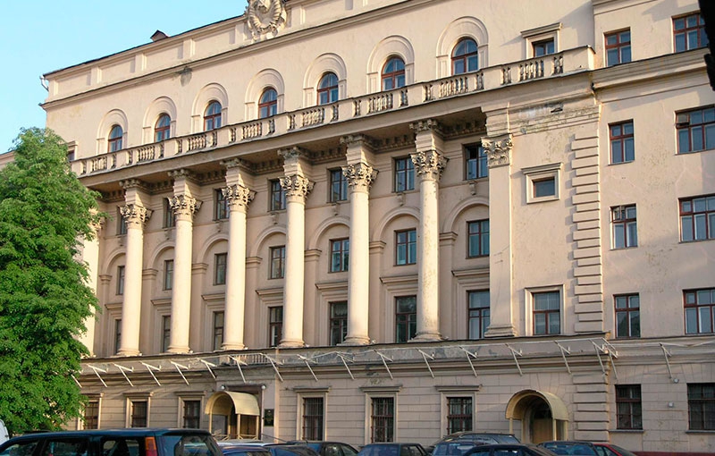 Продажа особняка в Москве. Возле метро Комсомольская. Москва г, Новорязанская ул, д 8а. Площадь: 16000.00 кв.м. Цена: 1 800 000 000 руб