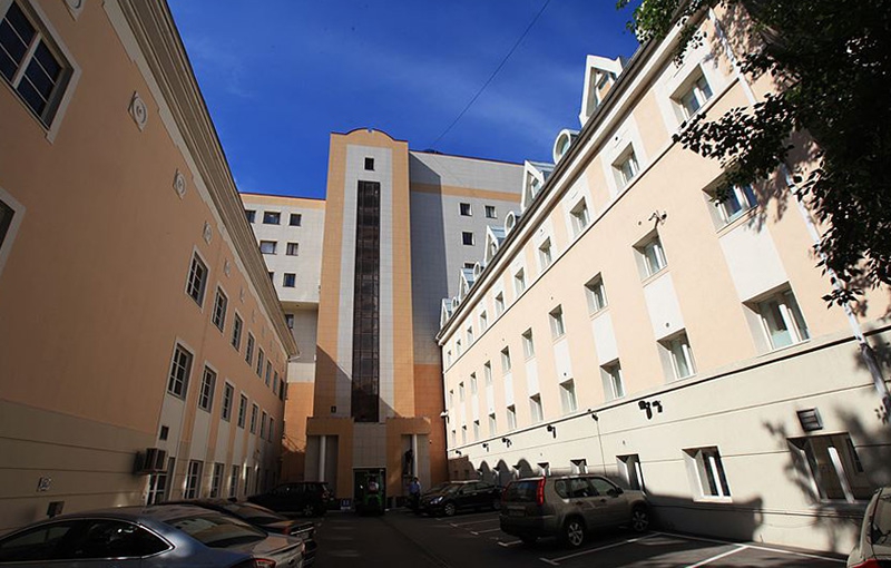 Аренда офиса в Москве, в БЦ Спектр Хамовники. Возле метро Спортивная. Москва г, Усачева ул, д 33 с2. Площадь: 113.00 кв.м. Цена: 556 666 руб