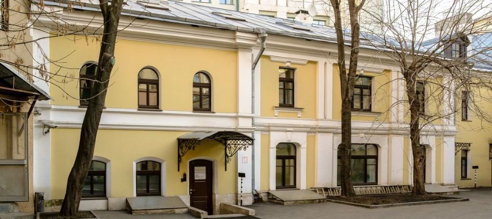 Продажа помещения свободного назначения в Москве. Возле метро Арбатская. Москва, Вознесенский пер, д 5с1. Площадь: 1009.00 кв.м. Цена: 274 000 000 руб