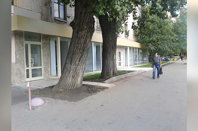 Аренда торговой площади в Москве, в жилом доме. Возле метро Выставочная. Москва, Мантулинская ул, д 18. Площадь: 50.00 кв.м. Цена: 200 000 руб