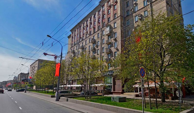 Аренда ПСН в Москве, в жилом доме. Возле метро Киевская. Москва г, Кутузовский пр-кт, д 10. Площадь: 140.00 кв.м. Цена: 450 000 руб
