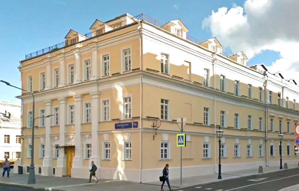 Аренда офиса в Москве. Возле метро Арбатская. Москва г, Воздвиженка ул, д 7/6 с1. Площадь: 205.00 кв.м. Цена: 512 500 руб