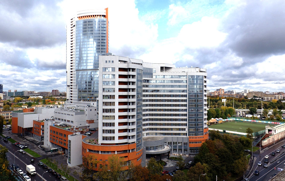 Продажа особняка в Москве, в БЦ Монарх. Возле метро Динамо. Москва г, Ленинградский пр-кт, д 31 А с1. Площадь: 2111.00 кв.м. Цена: $ 6 333 000