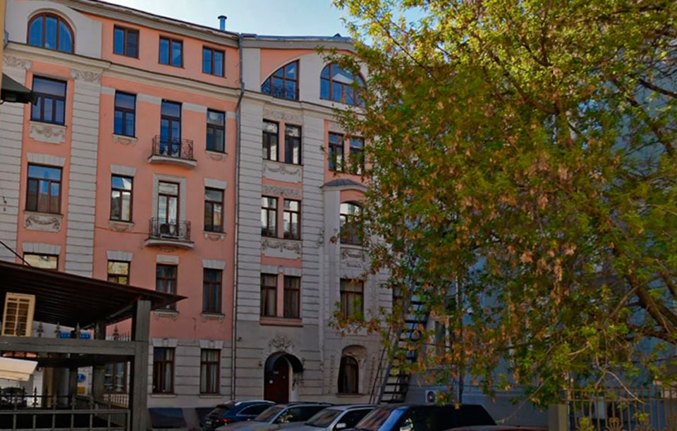 Аренда офиса в Москве, в БЦ Денежный переулок; 7к2. Возле метро Смоленская. Москва г, Денежный пер, д 7 с.2. Площадь: 65.80 кв.м. Цена: 104 183 руб