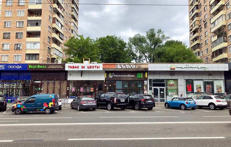 Аренда торговой площади в Москве, в жилом доме. Возле метро Электрозаводская. Москва г, Семеновская Б. ул, д 27 корп. 2. Площадь: 200.00 кв.м. Цена: 1 200 000 руб