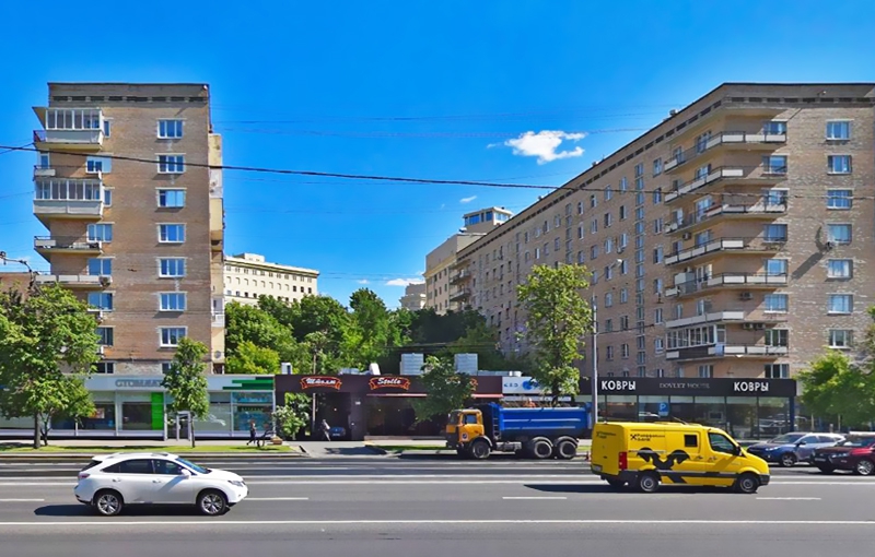 Аренда торговой площади в Москве, в жилом доме. Возле метро Фрунзенская. Москва г, Комсомольский пр-кт, д 15 с2. Площадь: 330.00 кв.м. Цена: 800 000 руб