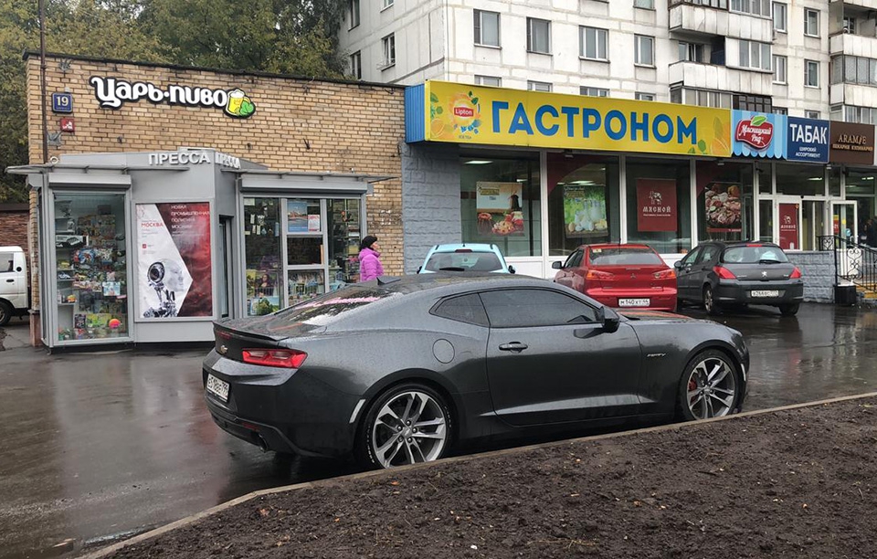 Аренда торговой площади в Москве, в жилом доме. Возле метро Сходненская. Москва г, Туристская ул, д 19с1. Площадь: 110.00 кв.м. Цена: 460 000 руб